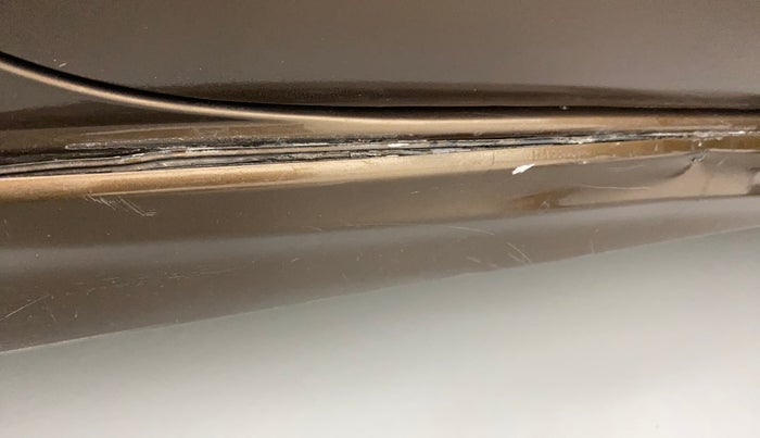 2015 Maruti Ciaz ZXI+ RS, Petrol, Manual, 88,085 km, Right running board - Cladding has minor damage