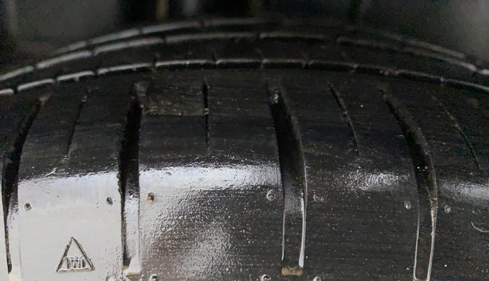 2015 Maruti Ciaz ZXI+ RS, Petrol, Manual, 88,085 km, Right Rear Tyre Tread