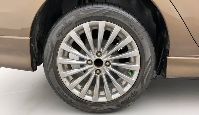 2015 Maruti Ciaz ZXI+ RS, Petrol, Manual, 88,085 km, Right Rear Wheel