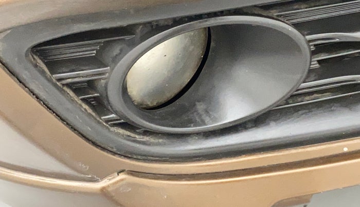 2015 Maruti Ciaz ZXI+ RS, Petrol, Manual, 88,085 km, Right fog light - Not working