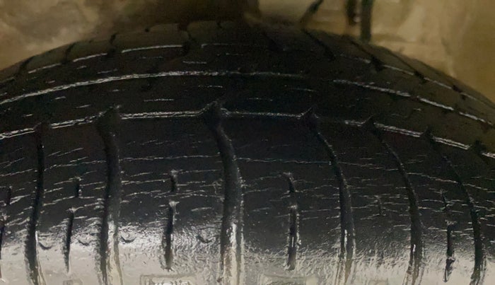 2018 Maruti Alto 800 LXI, Petrol, Manual, 32,383 km, Left Front Tyre Tread