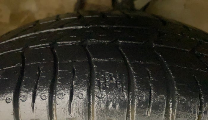 2018 Maruti Alto 800 LXI, Petrol, Manual, 32,383 km, Right Front Tyre Tread