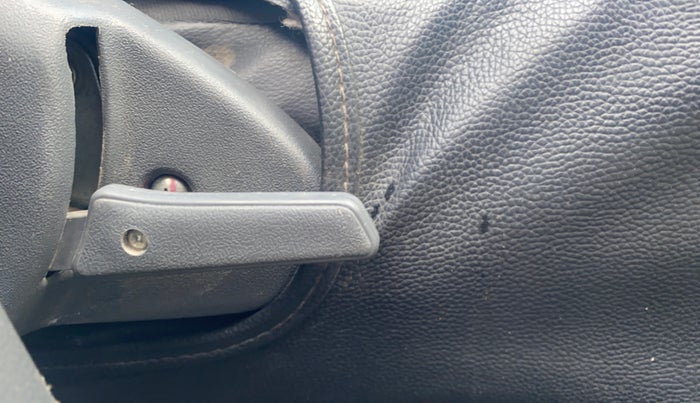 2018 Maruti Alto 800 LXI, Petrol, Manual, 32,383 km, Driver Side Adjustment Panel