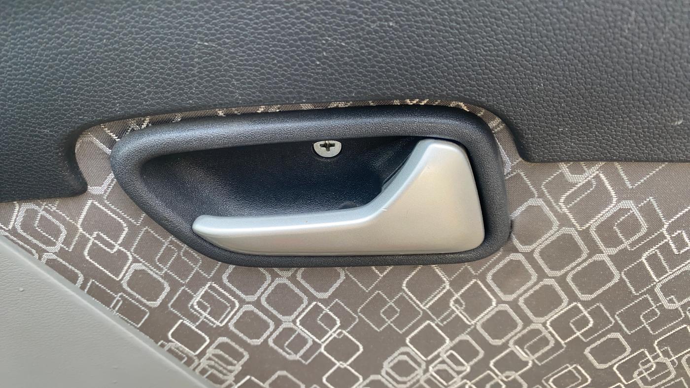 2018 Maruti Alto 800 LXI, Petrol, Manual, 32,383 km, Driver Side Door Panels Control