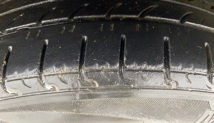 2016 Hyundai Grand i10 SPORTZ 1.2 KAPPA VTVT, Petrol, Manual, 79,694 km, Left Front Tyre Tread