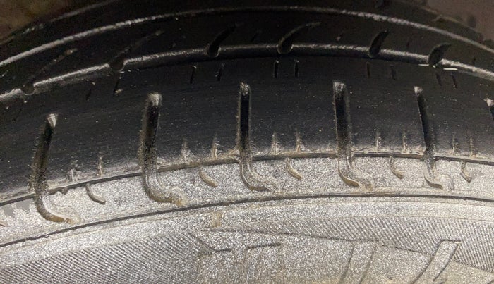 2016 Hyundai Grand i10 SPORTZ 1.2 KAPPA VTVT, Petrol, Manual, 79,694 km, Right Front Tyre Tread