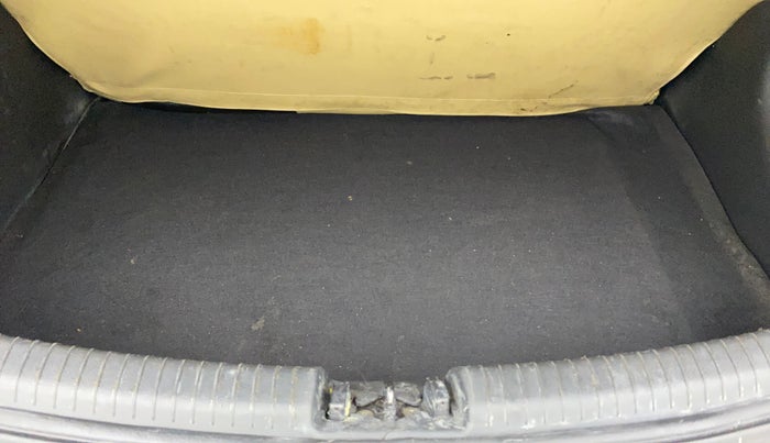 2016 Hyundai Grand i10 SPORTZ 1.2 KAPPA VTVT, Petrol, Manual, 79,694 km, Boot Inside