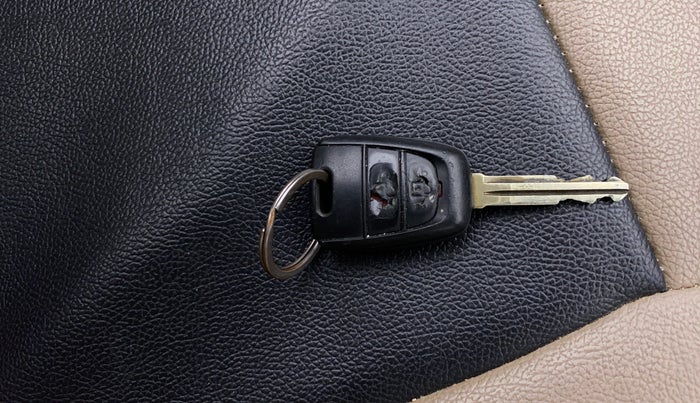 2016 Hyundai Grand i10 SPORTZ 1.2 KAPPA VTVT, Petrol, Manual, 79,694 km, Key Close Up