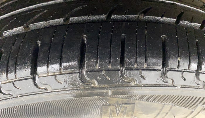 2016 Hyundai Grand i10 SPORTZ 1.2 KAPPA VTVT, Petrol, Manual, 79,694 km, Right Rear Tyre Tread