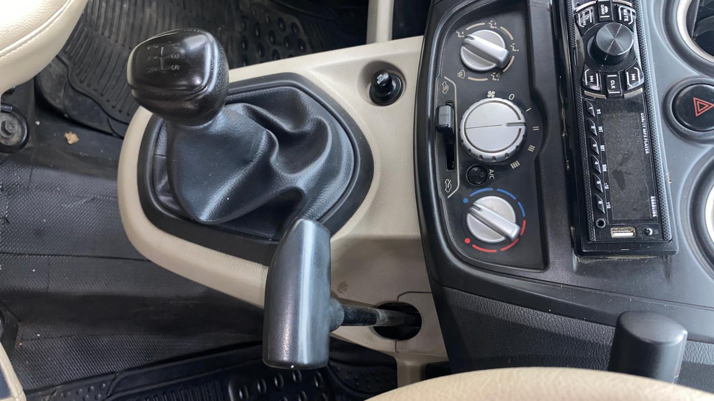 2017 Datsun Go Plus T, Petrol, Manual, 85,208 km, Gear Lever