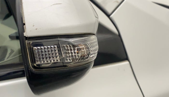 2014 Toyota Etios V, Petrol, Manual, 61,733 km, Right rear-view mirror - Indicator light has minor damage
