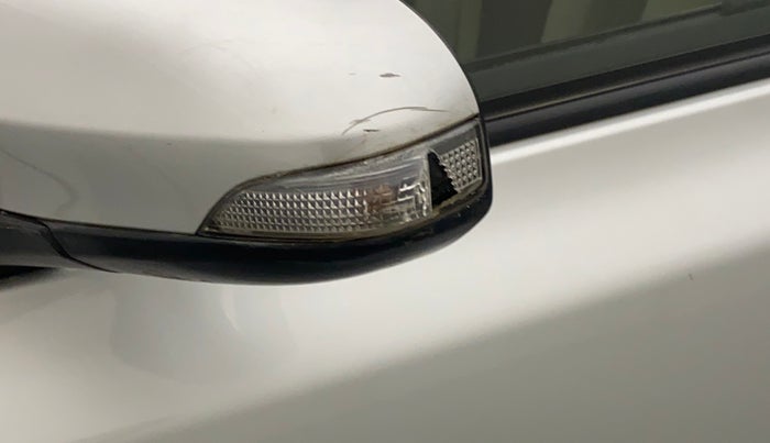 2014 Toyota Etios V, Petrol, Manual, 61,733 km, Left rear-view mirror - Indicator light has minor damage