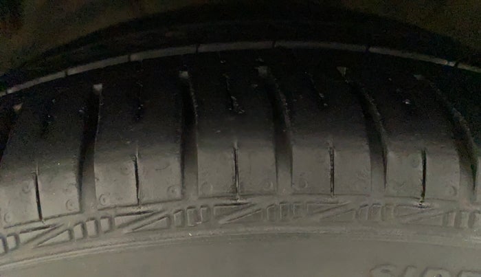 2014 Toyota Etios V, Petrol, Manual, 61,733 km, Left Front Tyre Tread