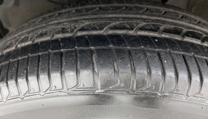 2015 Honda Jazz 1.2 V MT, Petrol, Manual, 76,438 km, Left Front Tyre Tread