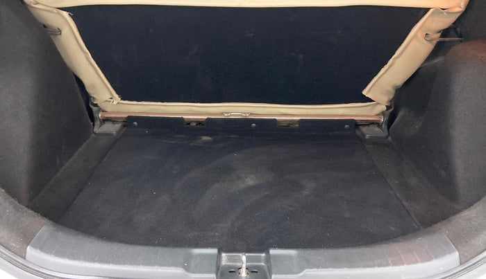 2015 Honda Jazz 1.2 V MT, Petrol, Manual, 76,438 km, Boot Inside View