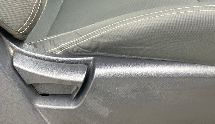 2019 Mahindra XUV300 1.5 W6 MT, Diesel, Manual, 59,235 km, Driver Side Adjustment Panel