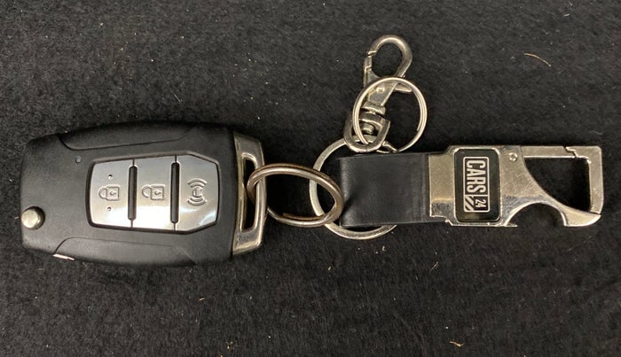 2019 Mahindra XUV300 1.5 W6 MT, Diesel, Manual, 59,235 km, Key Close Up