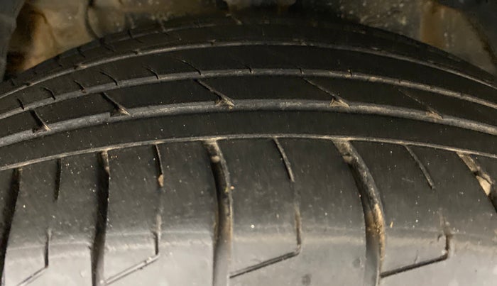 2019 Mahindra XUV300 1.5 W6 MT, Diesel, Manual, 59,235 km, Left Front Tyre Tread