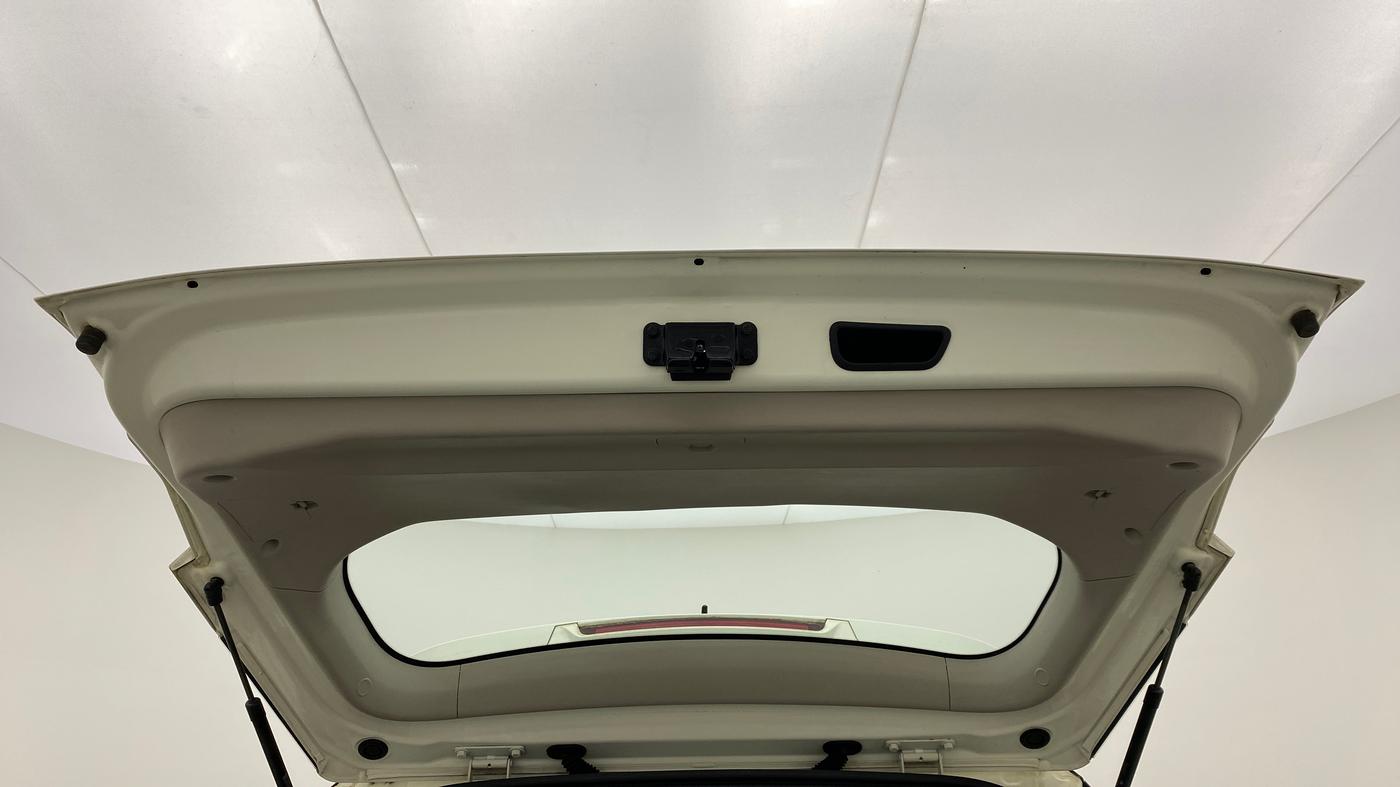 2019 Mahindra XUV300 1.5 W6 MT, Diesel, Manual, 59,235 km, Boot Door Open