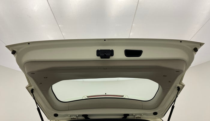 2019 Mahindra XUV300 1.5 W6 MT, Diesel, Manual, 59,235 km, Boot Door Open