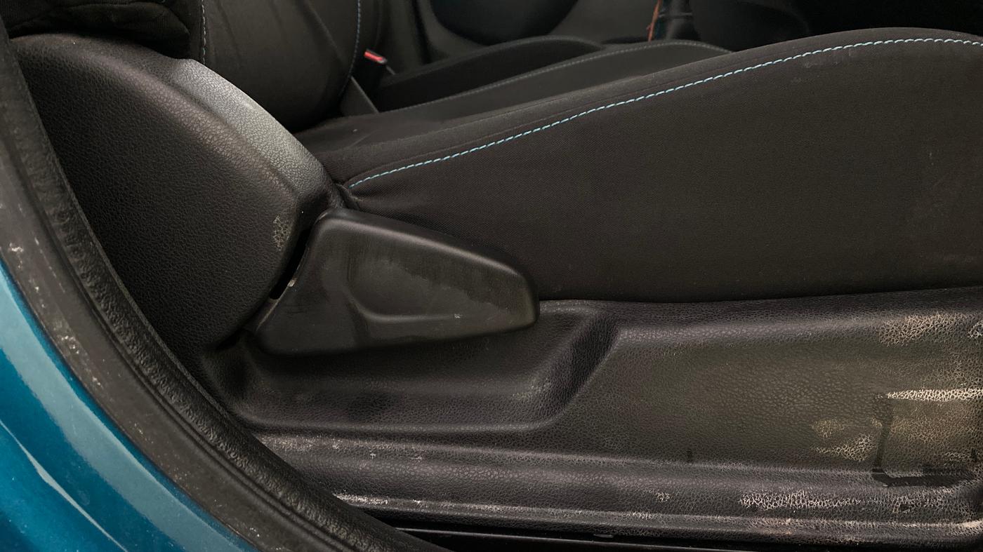 2020 Renault Kwid NEOTECH RXL 1.0 MT, Petrol, Manual, 14,883 km, Driver Side Adjustment Panel