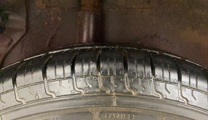 2015 Maruti Ritz VXI, CNG, Manual, 1,30,066 km, Right Rear Tyre Tread