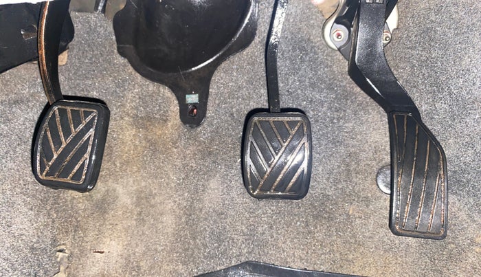 2015 Maruti Ritz VXI, CNG, Manual, 1,30,066 km, Pedals