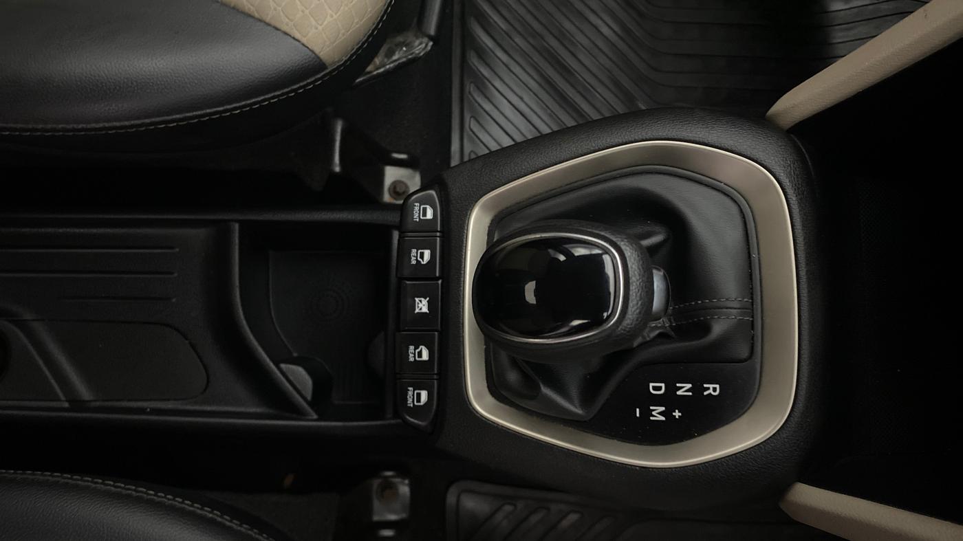 2019 Hyundai NEW SANTRO MAGNA AMT, Petrol, Automatic, 29,305 km, Gear Lever