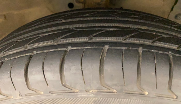 2012 Maruti Swift Dzire VXI, Petrol, Manual, 44,112 km, Right Front Tyre Tread