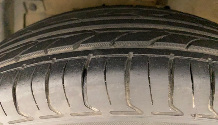 2012 Maruti Swift Dzire VXI, Petrol, Manual, 44,112 km, Left Front Tyre Tread