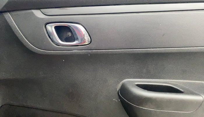 2019 Renault Kwid RXT 1.0 (O), Petrol, Manual, 91,969 km, Driver Side Door Panels Control