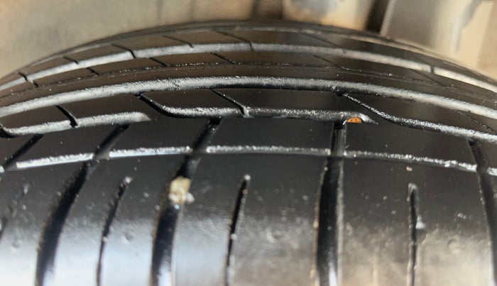 2021 KIA SONET HTX 1.0 IMT, Petrol, Manual, 1,12,203 km, Left Rear Tyre Tread