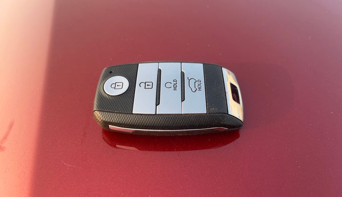 2021 KIA SONET HTX 1.0 IMT, Petrol, Manual, 1,12,203 km, Key Close Up