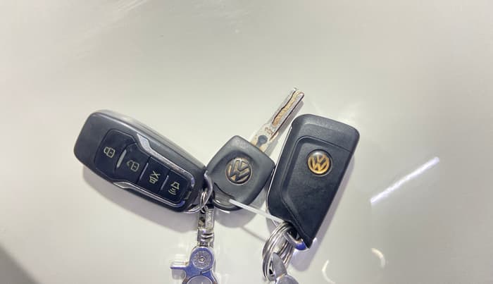 2019 Volkswagen Polo TRENDLINE 1.0L, Petrol, Manual, 59,454 km, Key Close Up