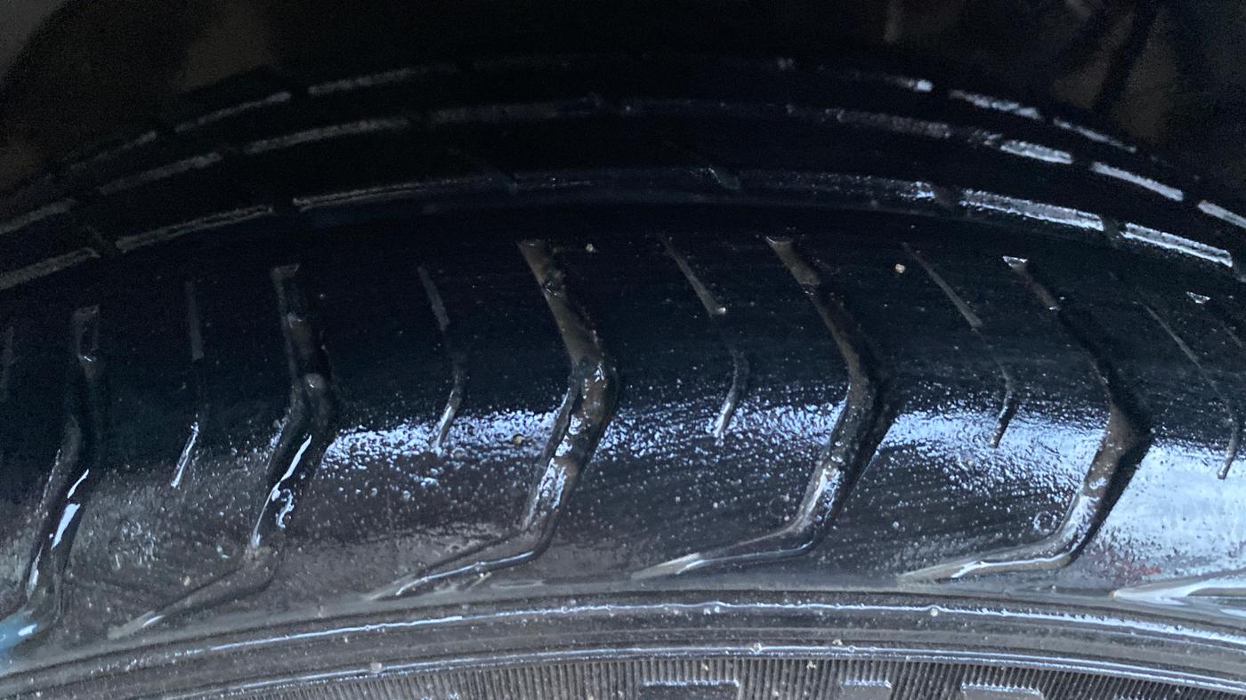 2019 Mahindra XUV300 W8 1.2 PETROL, Petrol, Manual, 80,467 km, Right Front Tyre Tread