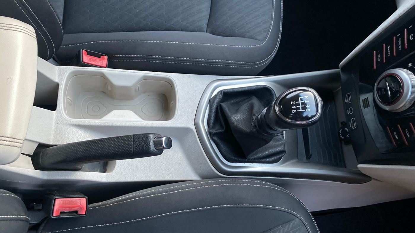 2019 Mahindra XUV300 W8 1.2 PETROL, Petrol, Manual, 80,467 km, Gear Lever