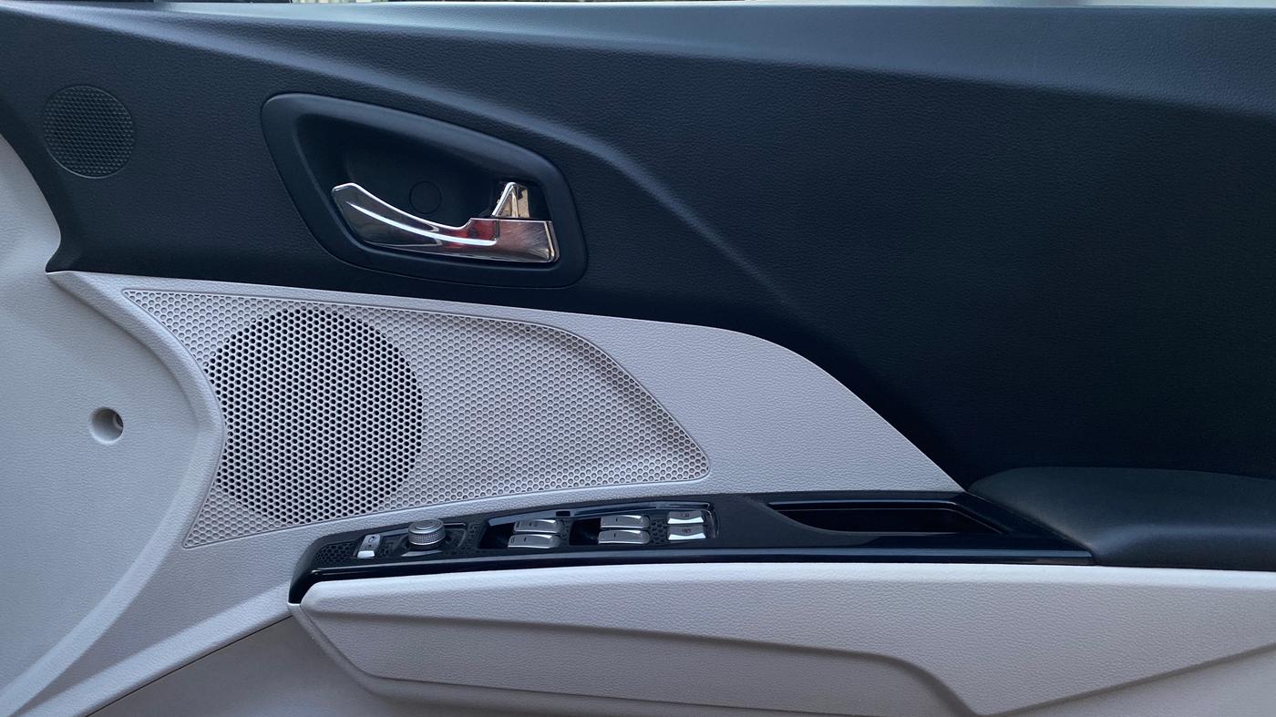 2019 Mahindra XUV300 W8 1.2 PETROL, Petrol, Manual, 80,467 km, Driver Side Door Panels Control