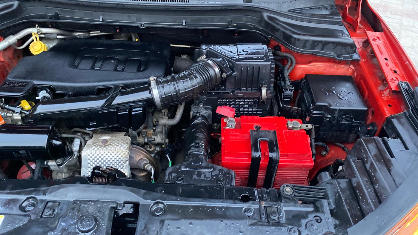 2019 Mahindra XUV300 W8 1.2 PETROL, Petrol, Manual, 80,467 km, Engine View - Left