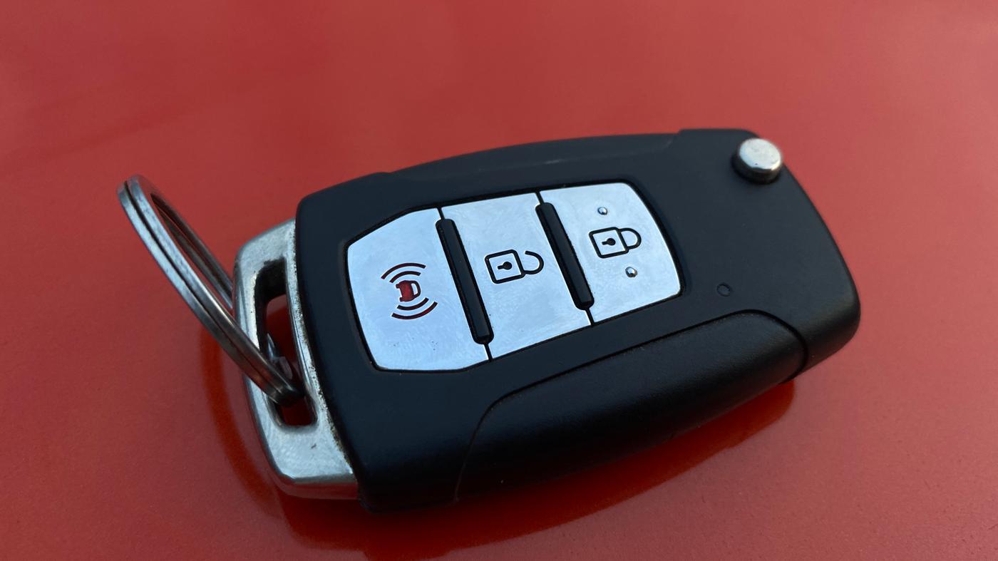 2019 Mahindra XUV300 W8 1.2 PETROL, Petrol, Manual, 80,467 km, Key Close Up