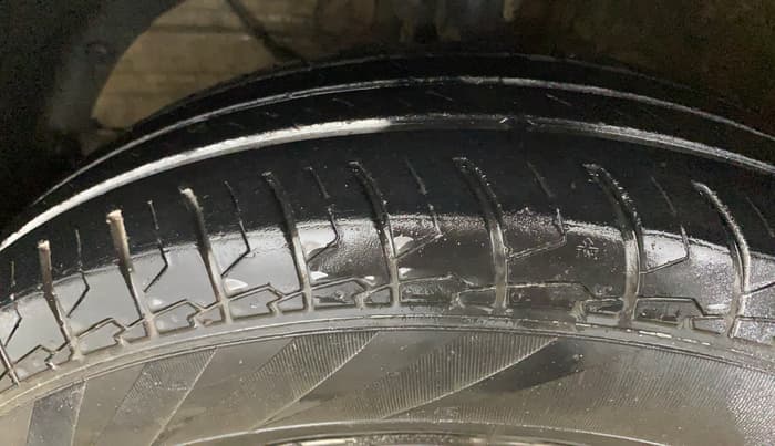 2022 Maruti Swift LXI, Petrol, Manual, 36,541 km, Left Front Tyre Tread