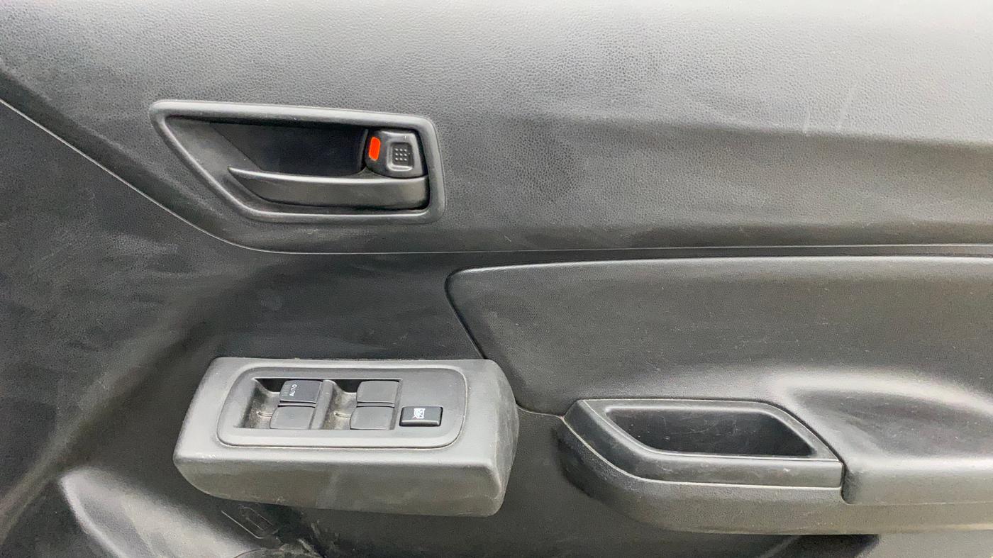 2022 Maruti Swift LXI, Petrol, Manual, 36,541 km, Driver Side Door Panels Control