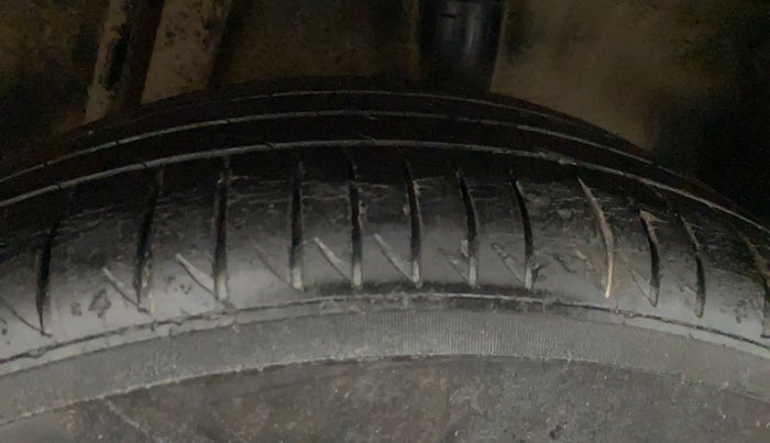 2017 Honda WR-V 1.2L I-VTEC VX MT, Petrol, Manual, 1,12,442 km, Left Rear Tyre Tread