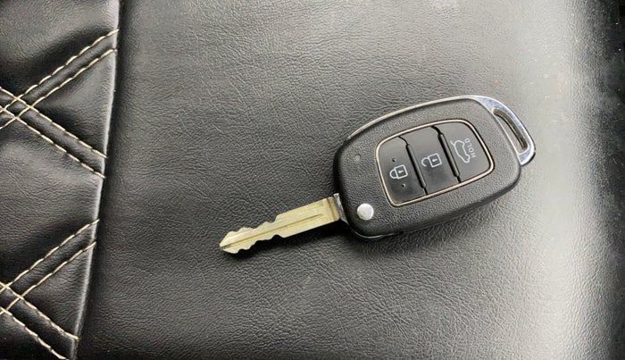 2023 Hyundai NEW I20 SPORTZ 1.2 MT, Petrol, Manual, 51,244 km, Key Close Up