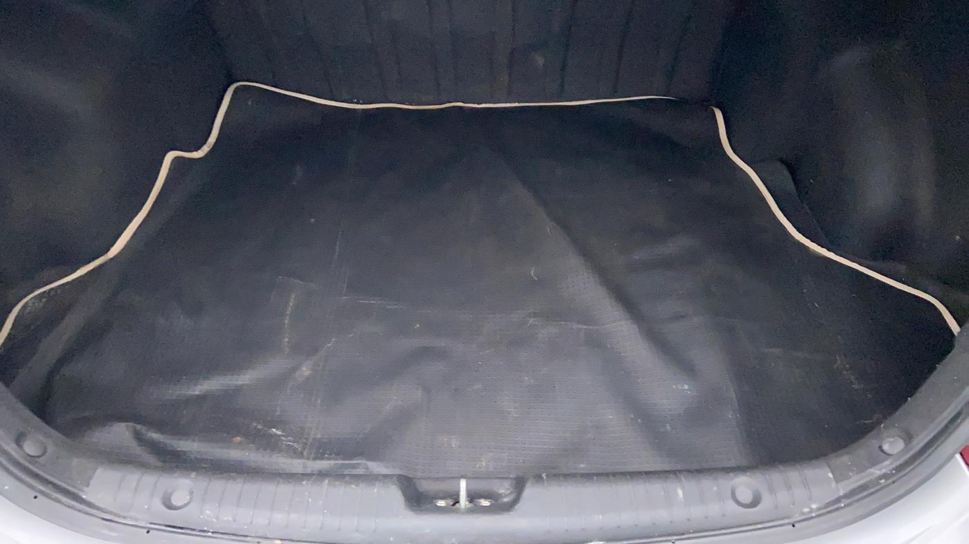 2015 Hyundai Verna FLUIDIC 1.6 VTVT S (O)  MT, Petrol, Manual, 25,274 km, Boot Inside View