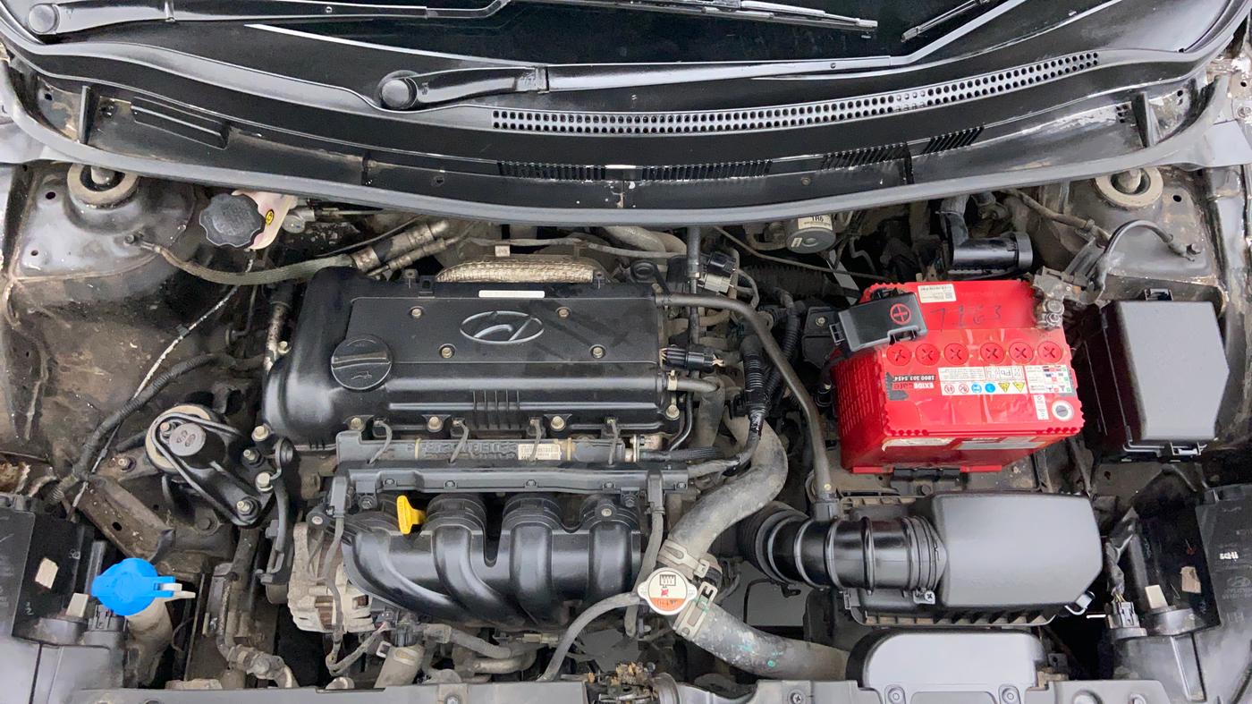 2015 Hyundai Verna FLUIDIC 1.6 VTVT S (O)  MT, Petrol, Manual, 25,274 km, Engine Bonet View