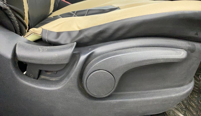 2017 Hyundai Creta SX PLUS 1.6 PETROL, Petrol, Manual, 1,08,218 km, Driver Side Adjustment Panel