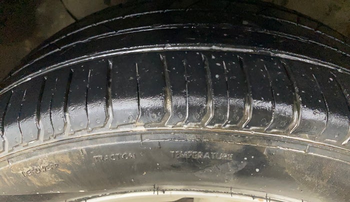 2017 Hyundai Creta SX PLUS 1.6 PETROL, Petrol, Manual, 1,08,218 km, Left Front Tyre Tread