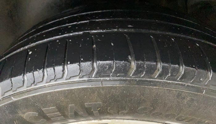 2017 Hyundai Creta SX PLUS 1.6 PETROL, Petrol, Manual, 1,08,218 km, Left Rear Tyre Tread