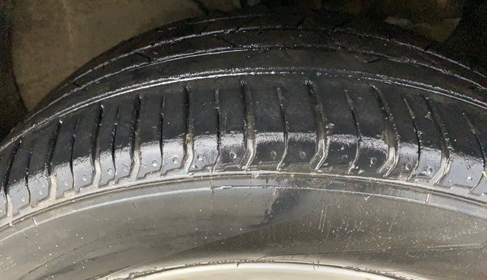 2017 Hyundai Creta SX PLUS 1.6 PETROL, Petrol, Manual, 1,08,218 km, Right Front Tyre Tread