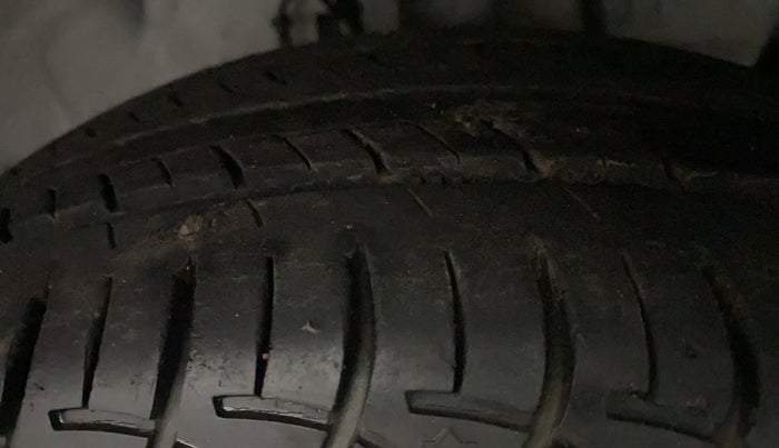 2020 Hyundai Elite i20 SPORTZ PLUS 1.2, Petrol, Manual, 13,751 km, Right Front Tyre Tread